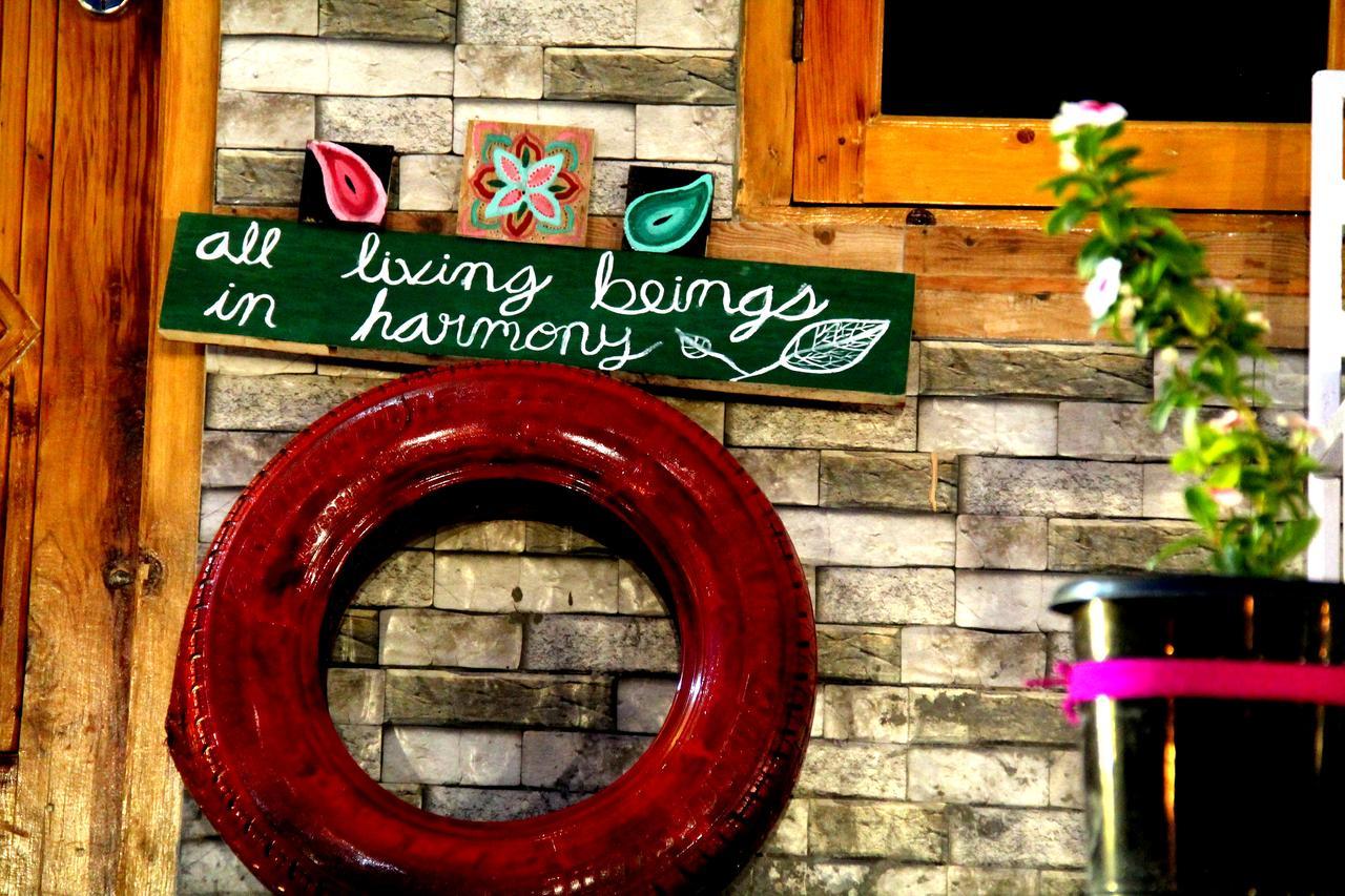 Bros Hostel Manali Buitenkant foto