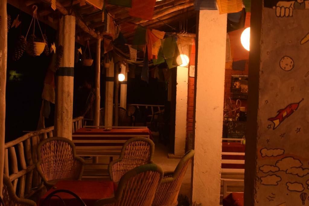 Bros Hostel Manali Buitenkant foto