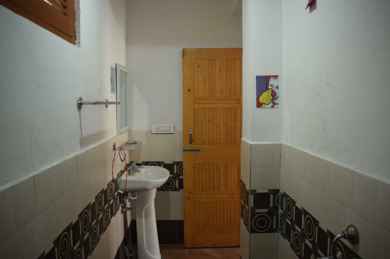 Bros Hostel Manali Buitenkant foto