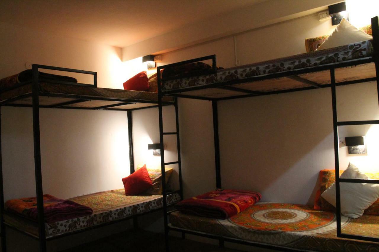 Bros Hostel Manali Buitenkant foto